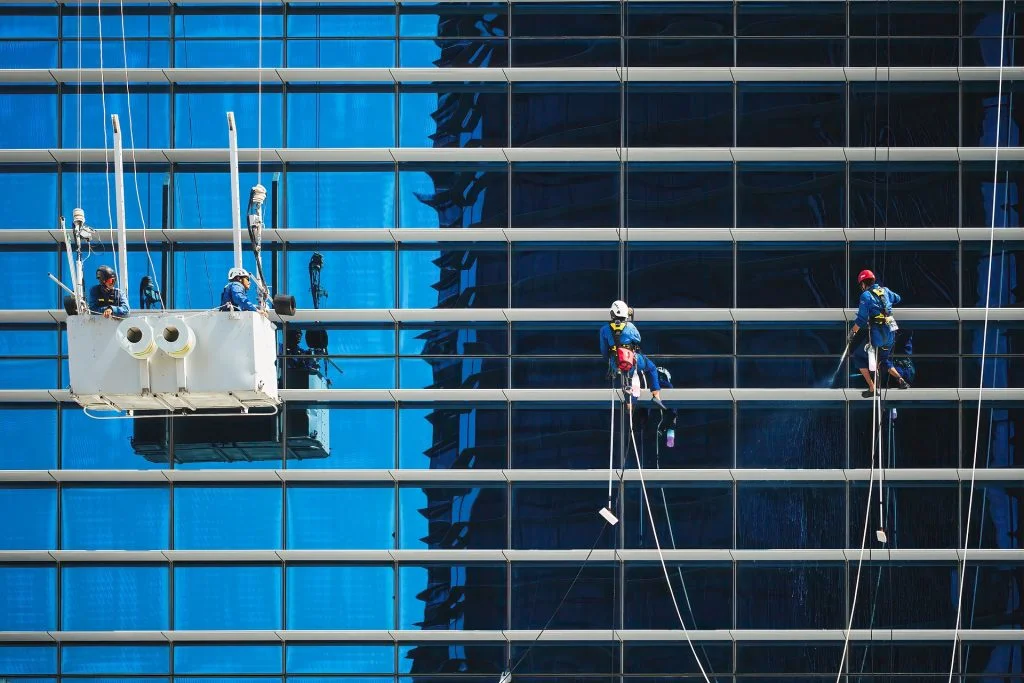 The Benefits of Professional Commercial Window Washing 